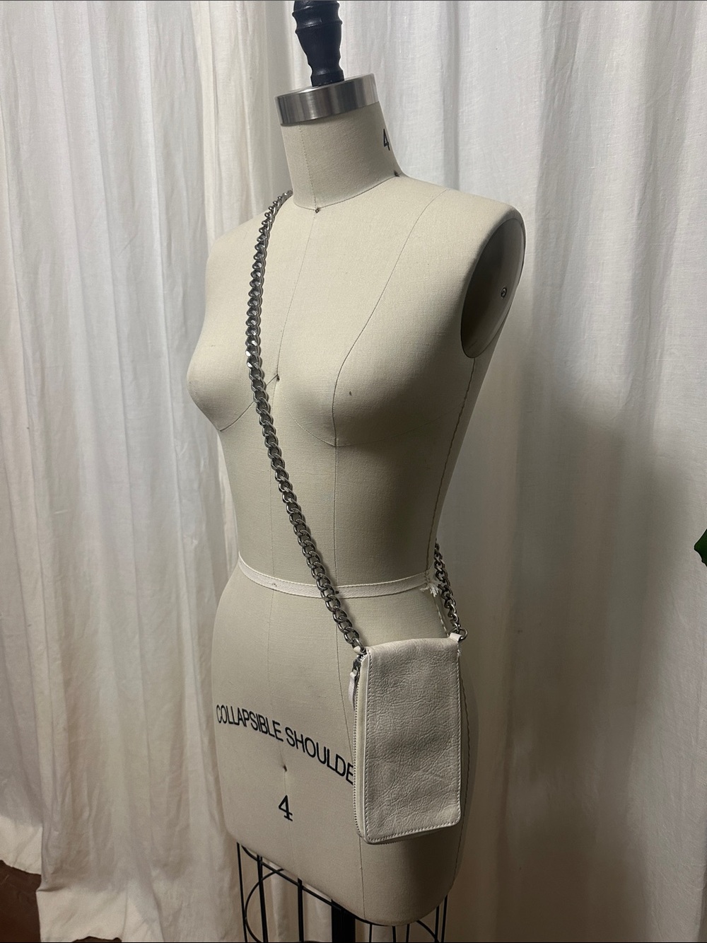 Women’s White Crossbody Phone Bag with Chain Strap